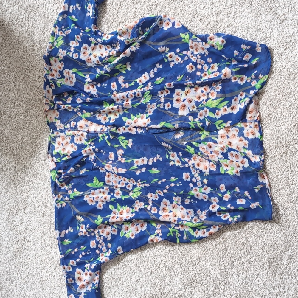 Blue kimono style top with small short sleeve
